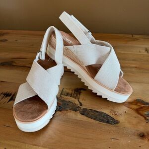 TOMS Diana
Crisscross Platform Wedge
Sandals NWOT